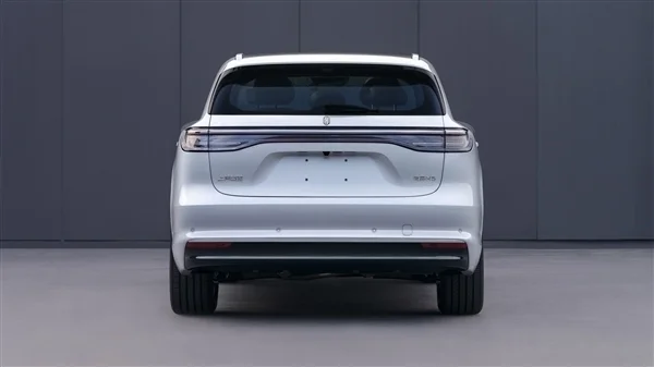 最親民的鴻蒙智行來了！上汽集團總裁賈健旭帶華為余承東試駕尚界H5